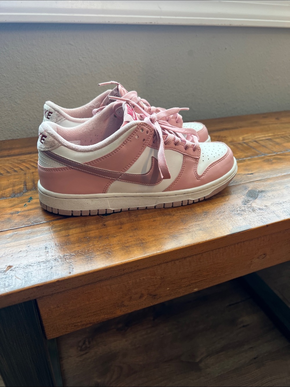Nike Kids Low-Top Dunks Sneakers in Pink and White